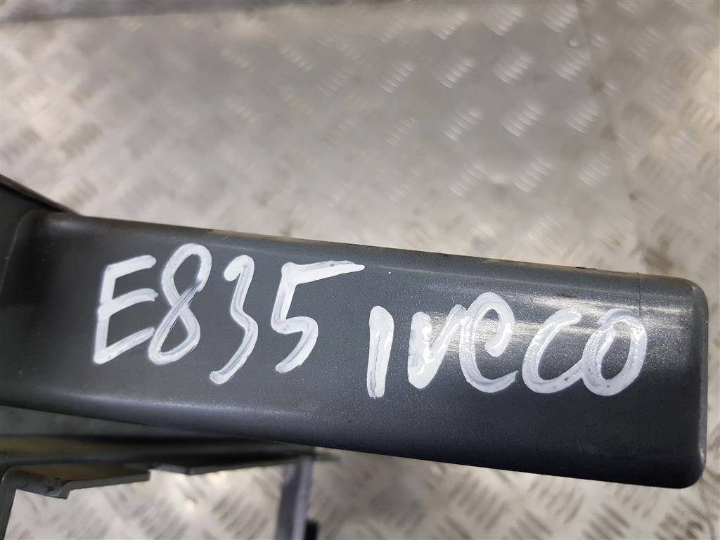 накладка торпедо Iveco Daily  5801476523, 2470 рублей, Москва