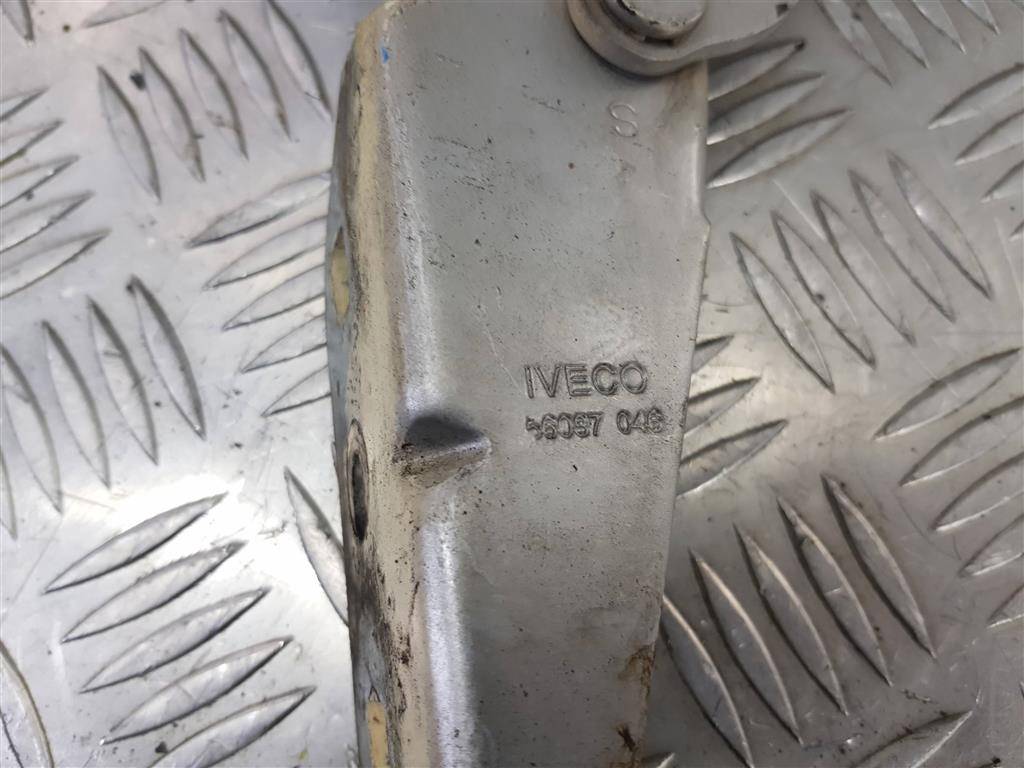 петля капота Iveco Daily  504058771, 630 рублей, Москва