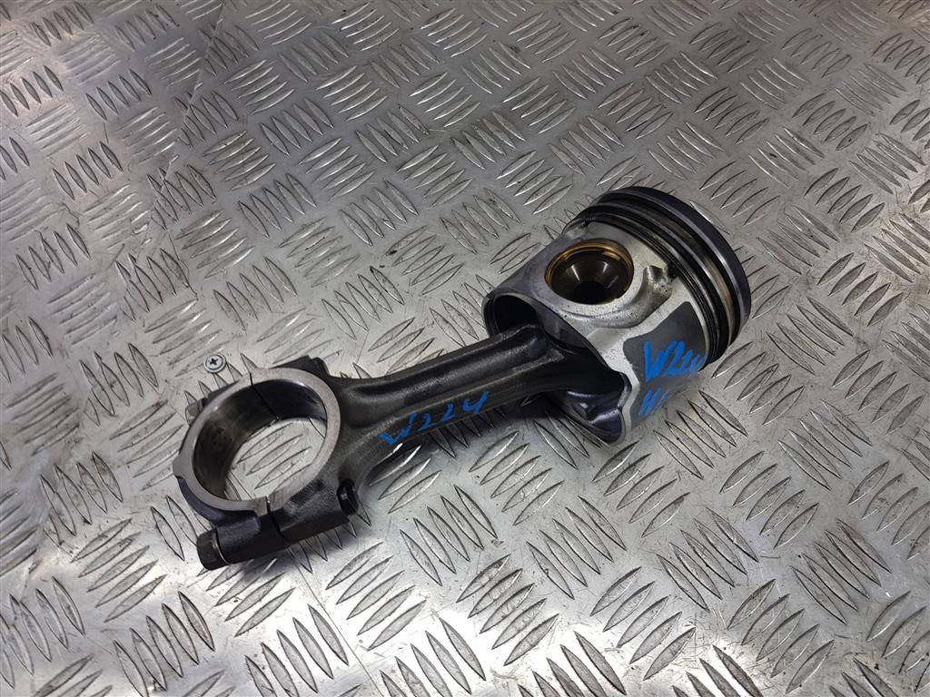 поршень Hyundai Grand Starex  235104A710, 3279 рублей, Москва