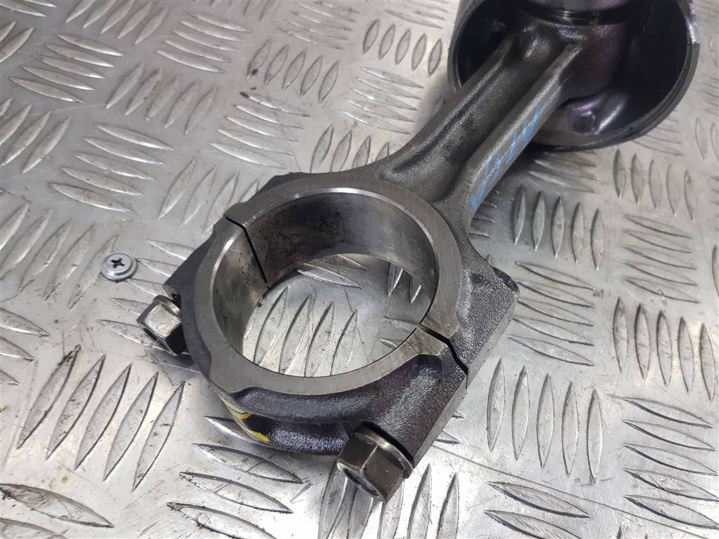 поршень Hyundai Grand Starex  235104A710, 3279 рублей, Москва