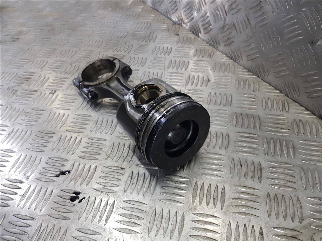 поршень Hyundai Grand Starex  235104A710, 3279 рублей, Москва