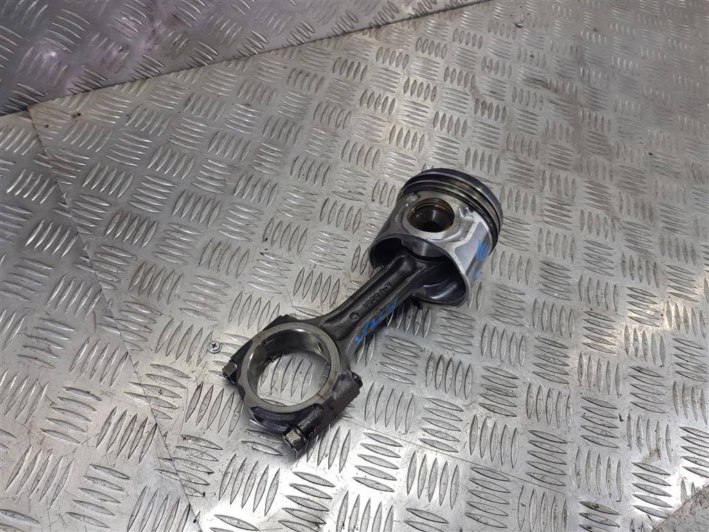 поршень Hyundai Grand Starex  235104A710, 3279 рублей, Москва