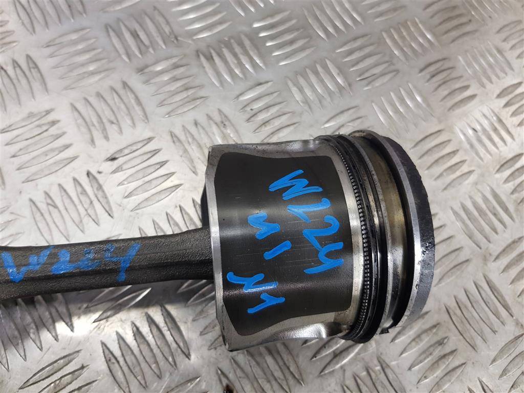 поршень Hyundai Grand Starex  235104A710, 3279 рублей, Москва