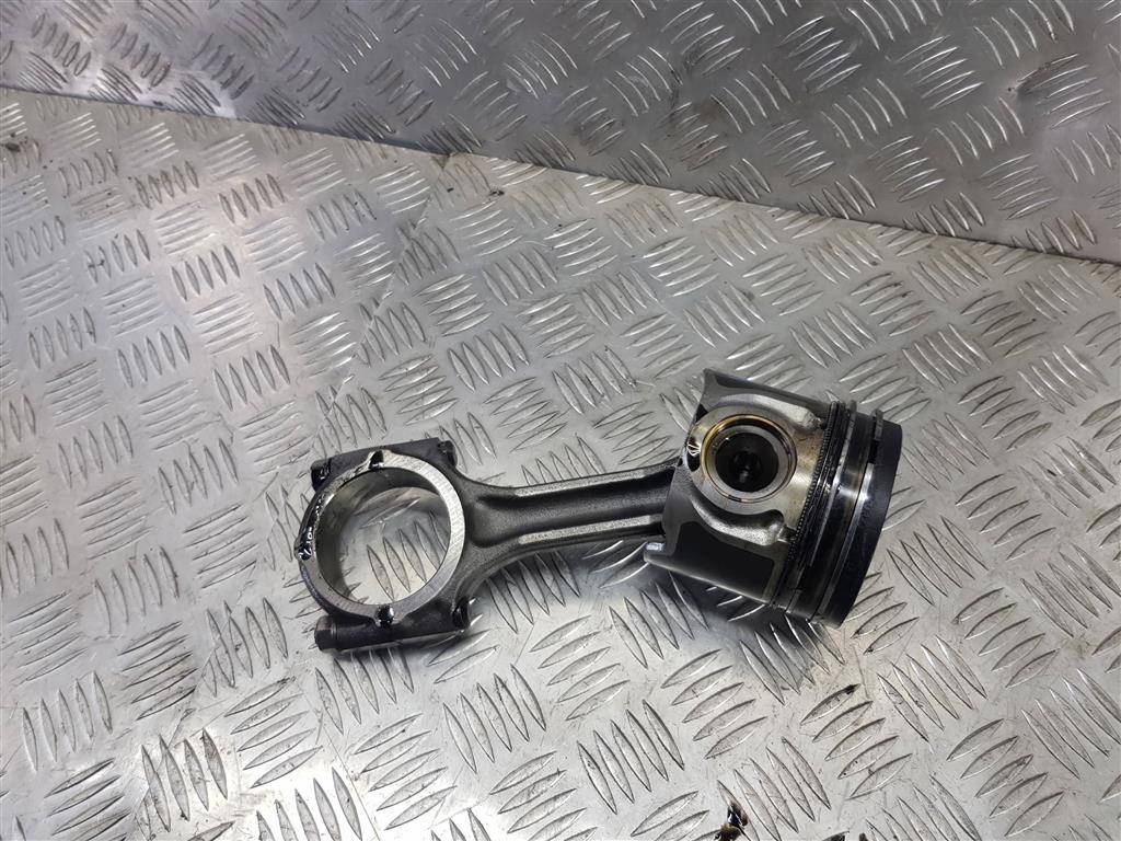 поршень Hyundai Grand Starex  235104A710, 3279 рублей, Москва