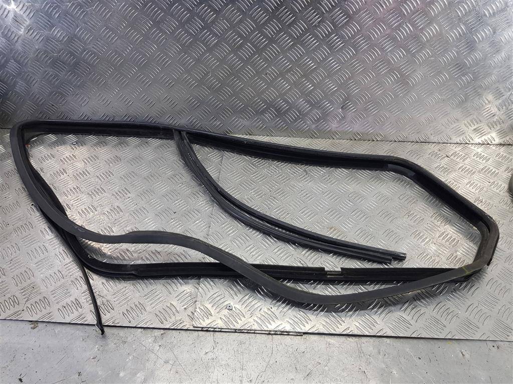 уплотнитель стекла FORD Transit  2042168, 3050 рублей, Москва