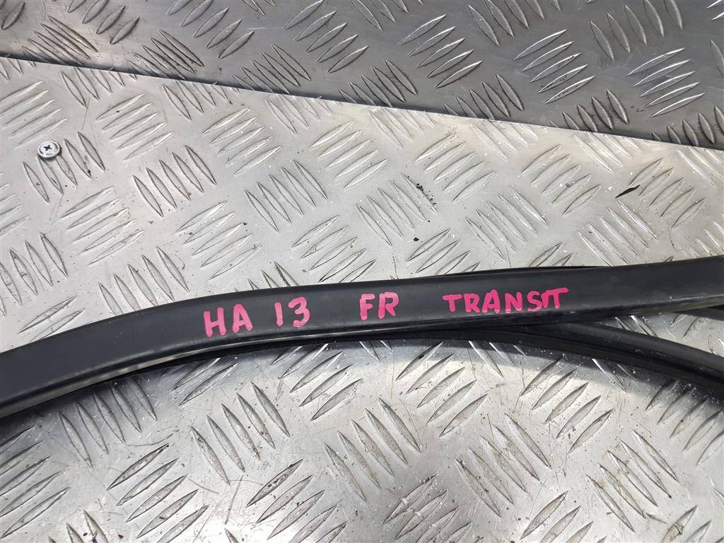 уплотнитель стекла FORD Transit  2042168, 3050 рублей, Москва