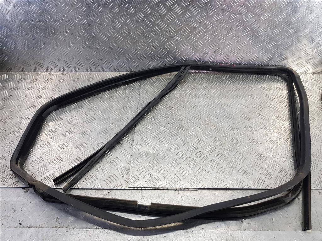 уплотнитель стекла FORD Transit  2042177, 5810 рублей, Москва