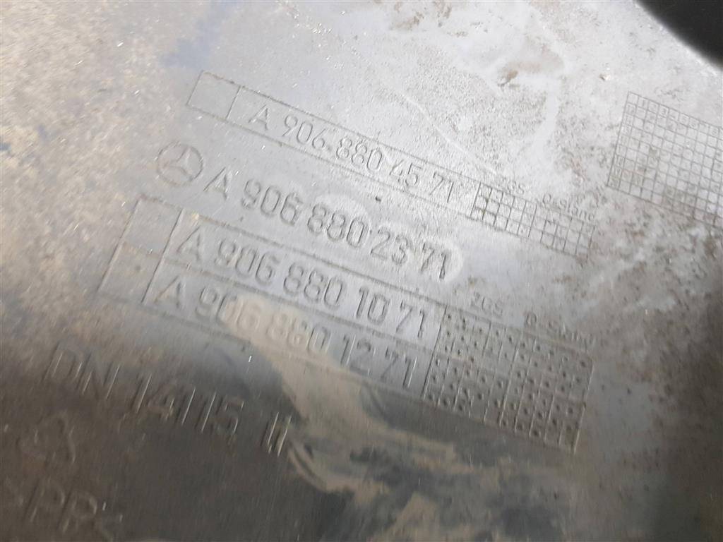 клык заднего бампера MERCEDES-BENZ Sprinter  A9068801071, 980 рублей, Москва