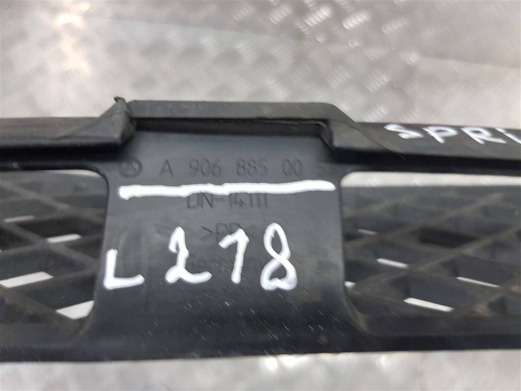 решетка бампера MERCEDES-BENZ Sprinter  A9068850053, 2130 рублей, Москва