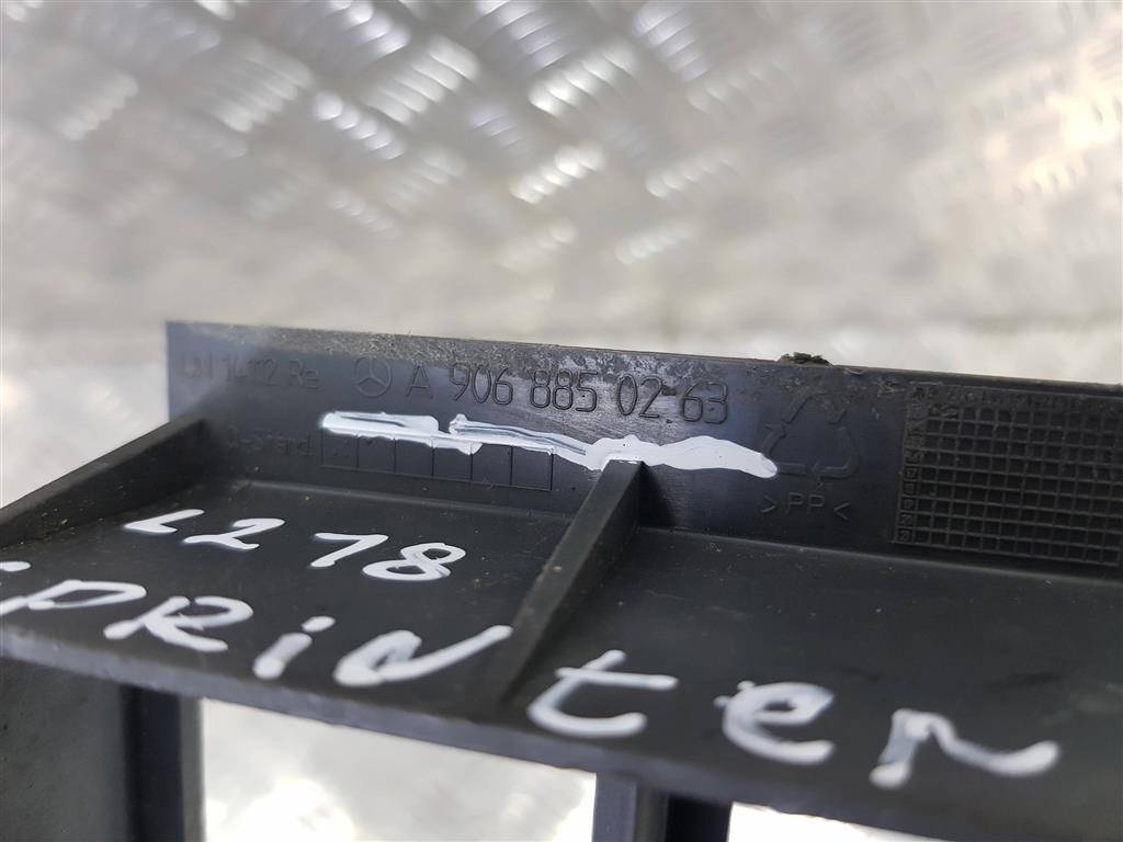 кронштейн бампера MERCEDES-BENZ Sprinter  A9068850263, 980 рублей, Москва