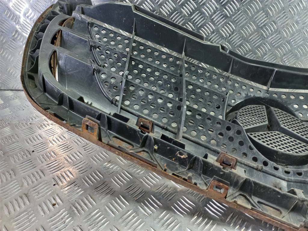 решетка радиатора MERCEDES-BENZ Sprinter  A9068880523, 26850 рублей, Москва