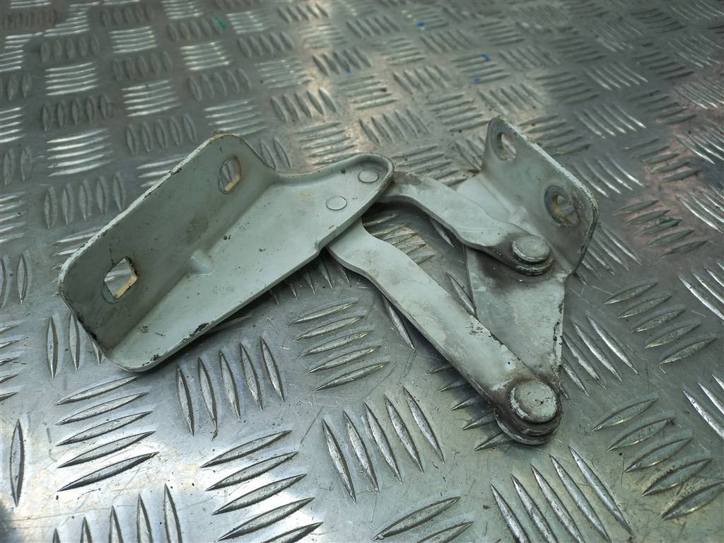 петля капота Iveco Daily  504058770, 630 рублей, Москва