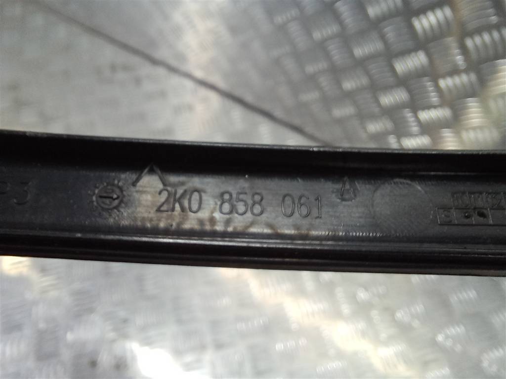 накладка торпедо Volkswagen Caddy  2K0858061A, 980 рублей, Москва