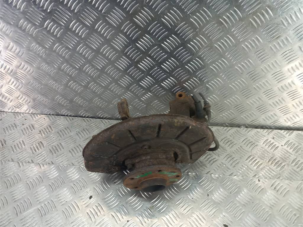 кулак Volkswagen Caddy  1K0407256AA, 4430 рублей, Москва