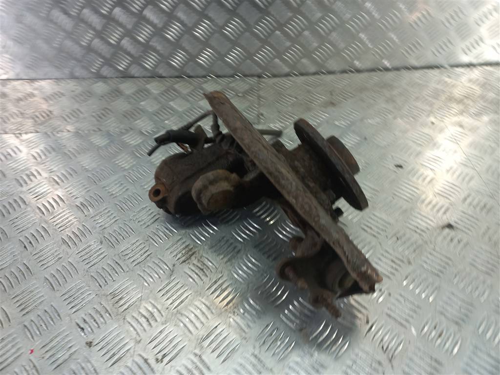 кулак Volkswagen Caddy  1K0407256AA, 4430 рублей, Москва