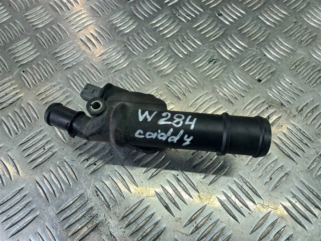 фланец системы охлаждения Volkswagen Caddy  03G121132B, 520 рублей, Москва