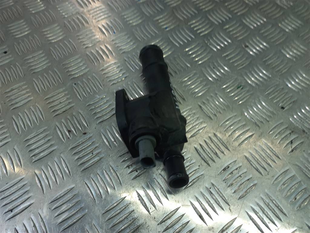 фланец системы охлаждения Volkswagen Caddy  03G121132B, 520 рублей, Москва