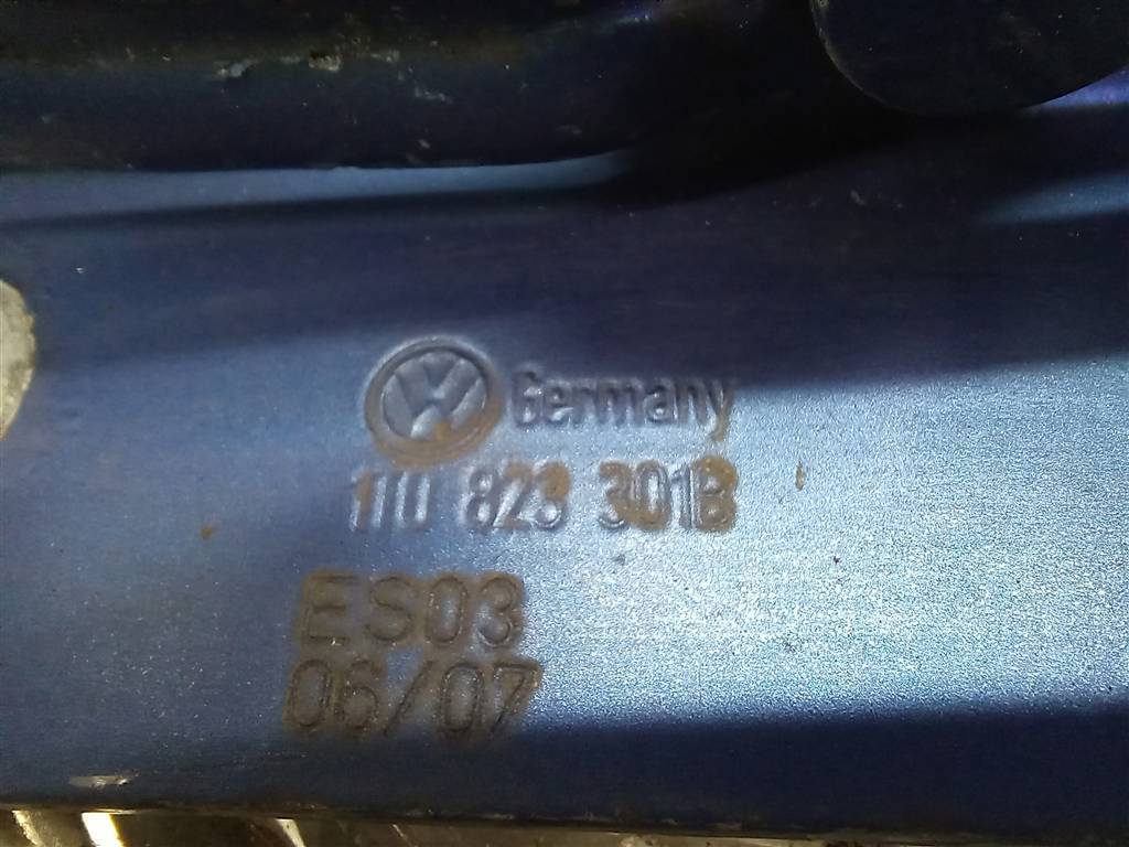 петля капота Volkswagen Caddy  1T0823301B, 2130 рублей, Москва