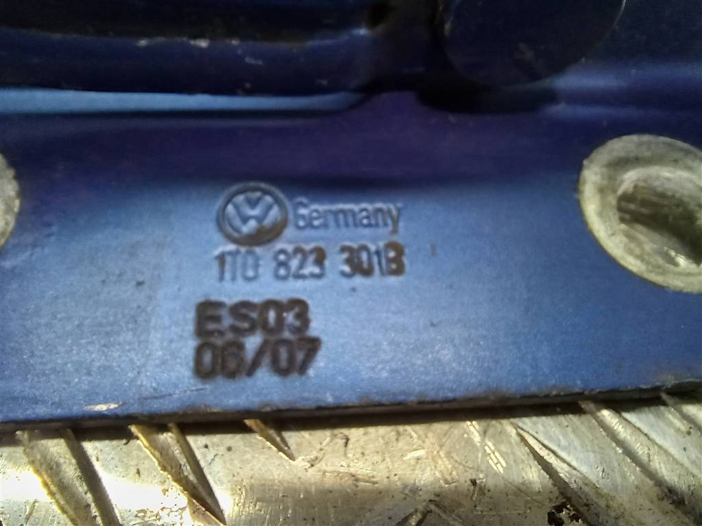 петля капота Volkswagen Caddy  1T0823301B, 2130 рублей, Москва
