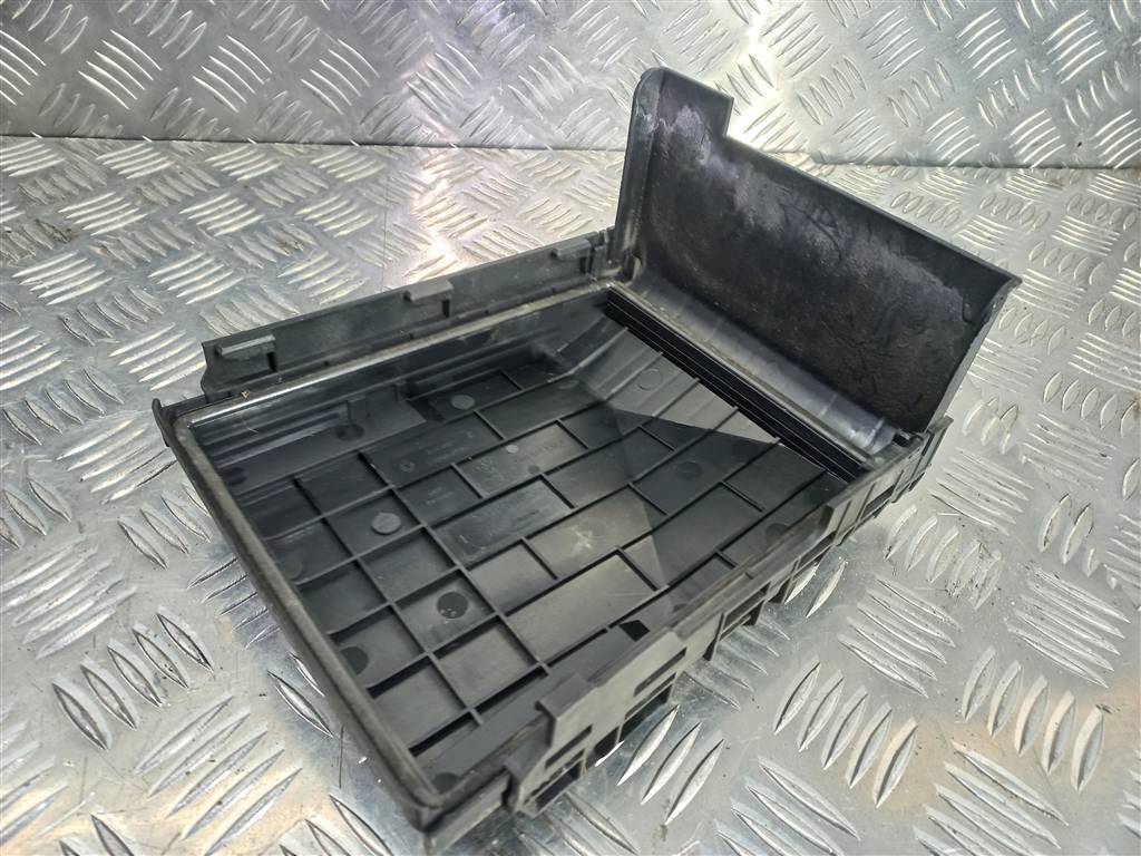 крышка блока предохранителей Volkswagen Caddy  1K0937132F, 750 рублей, Москва