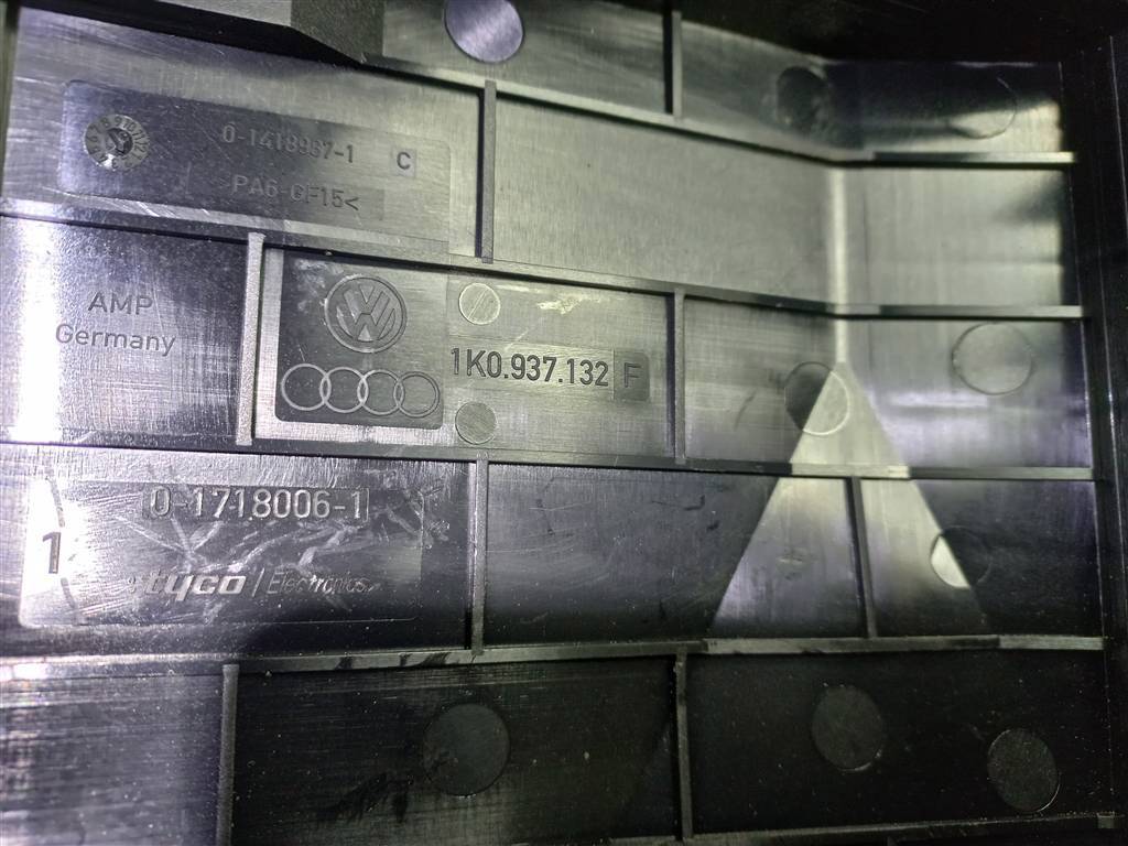крышка блока предохранителей Volkswagen Caddy  1K0937132F, 750 рублей, Москва