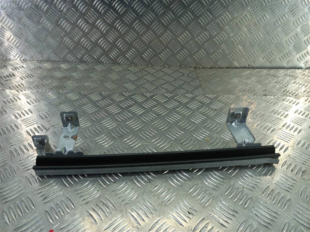 направляющая стекла двери MERCEDES-BENZ Sprinter  1772050, 1550 рублей, Москва