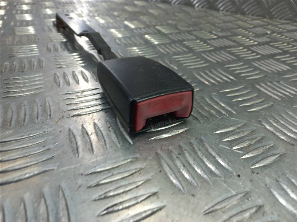 замок ремня безопасности Volkswagen Caddy  2K0857877D, 1550 рублей, Москва