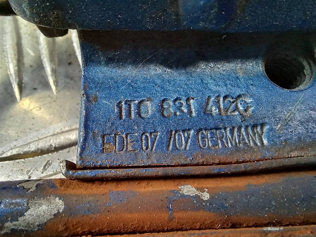 петля двери Volkswagen Caddy  1T0831412C, 2700 рублей, Москва