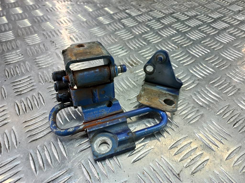 петля двери Volkswagen Caddy  1T0831412C, 2700 рублей, Москва