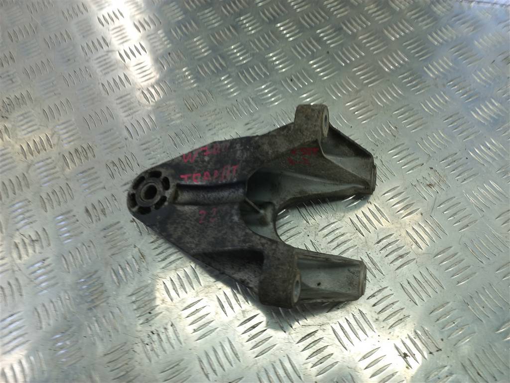 кронштейн двигателя (двс) FORD Transit  1713352, 1550 рублей, Москва