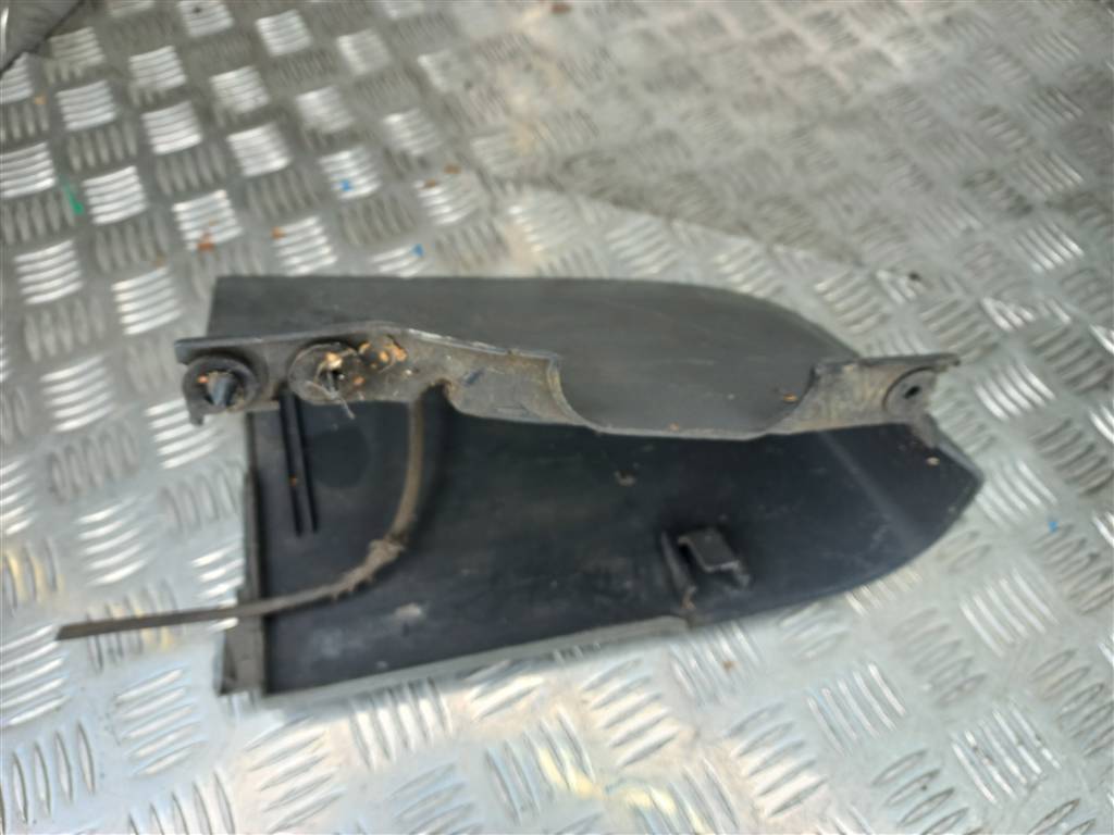 накладка над фонарем Renault Trafic  8200011485, 1550 рублей, Москва