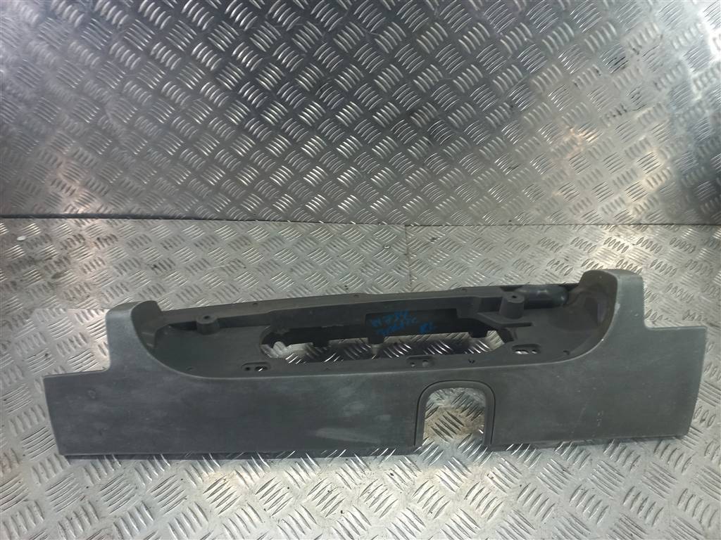 накладка под фонарем Renault Trafic  265A60109R, 3279 рублей, Москва