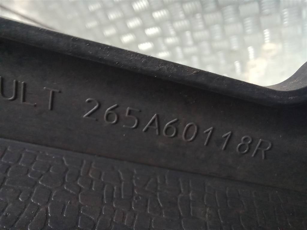 накладка под фонарем Renault Trafic  265A60109R, 3279 рублей, Москва