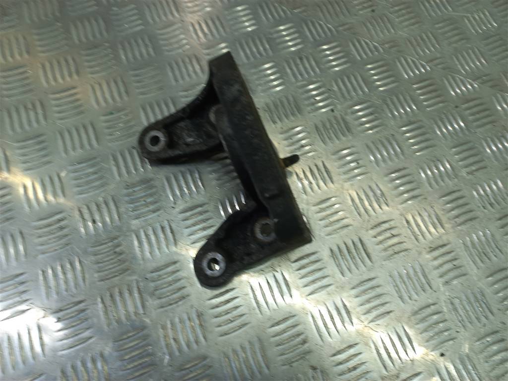 кронштейн кпп Renault Trafic  8200219372A, 3850 рублей, Москва