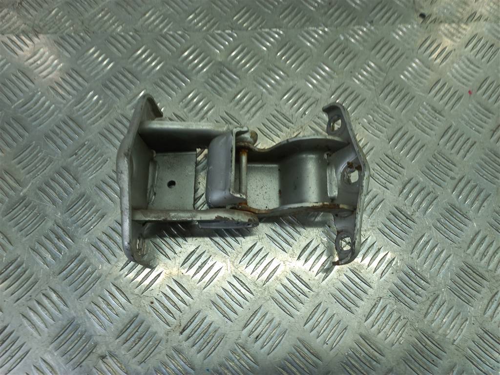 петля двери распашной Renault Trafic  8200527428, 2130 рублей, Москва