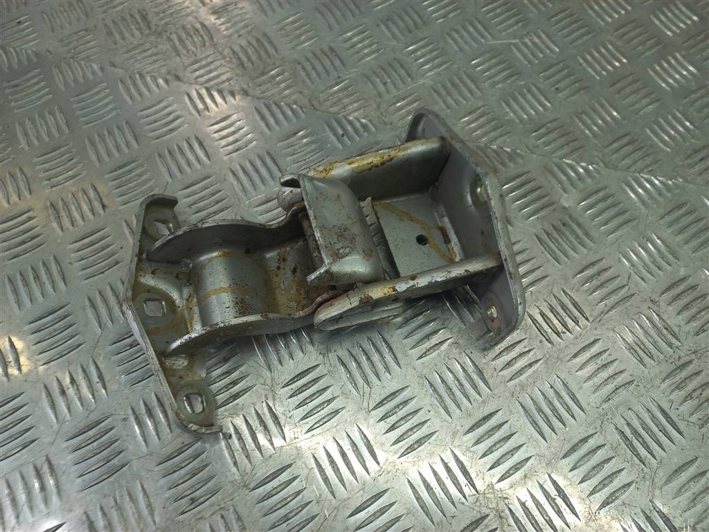 петля двери распашной Renault Trafic  8200527428, 2130 рублей, Москва