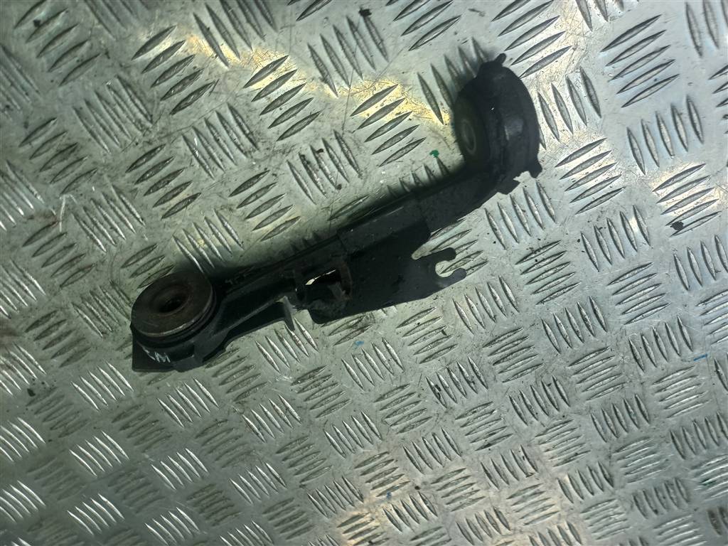 кронштейн подрамника Renault Trafic  8200626972, 4430 рублей, Москва