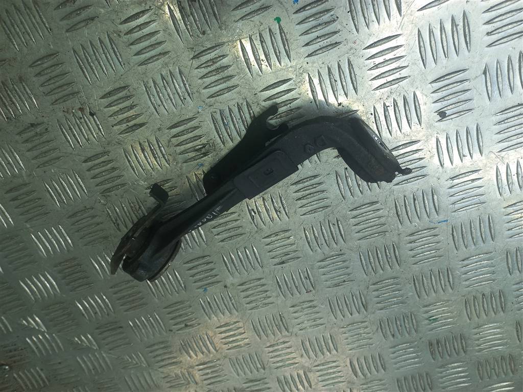 кронштейн подрамника Renault Trafic  8200626972, 4430 рублей, Москва