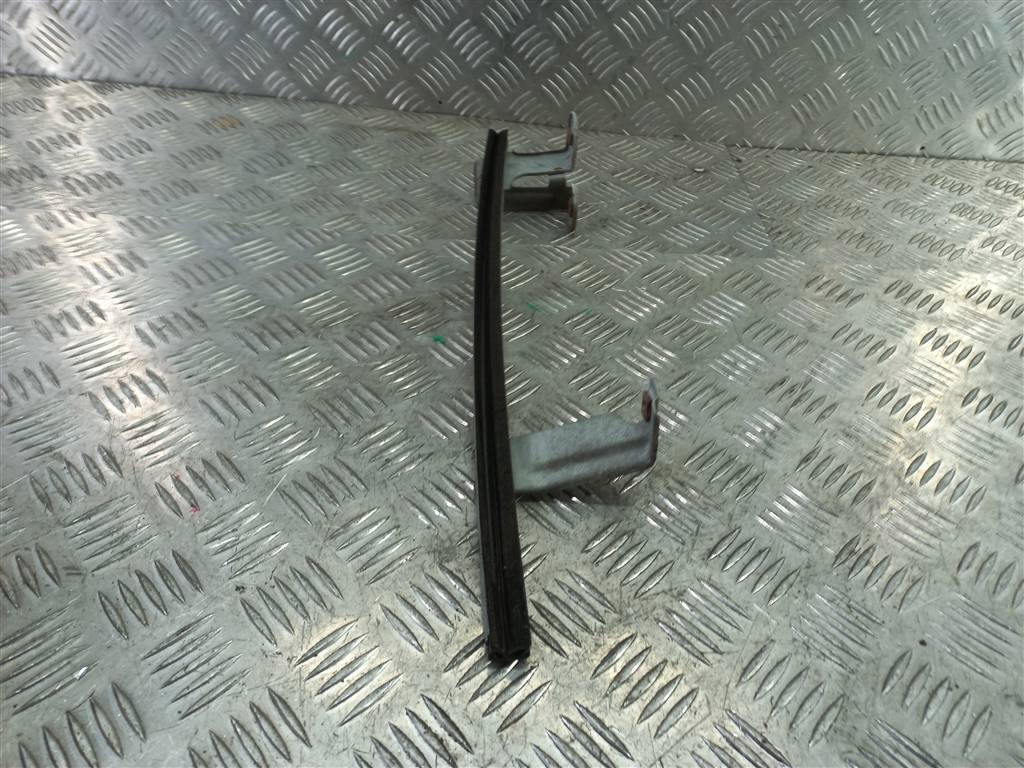 направляющая стекла двери FORD Tourneo Connect  4379165, 980 рублей, Москва