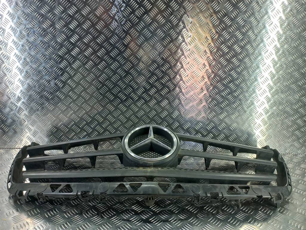 решетка радиатора MERCEDES-BENZ Sprinter  A9068800785, 19950 рублей, Москва