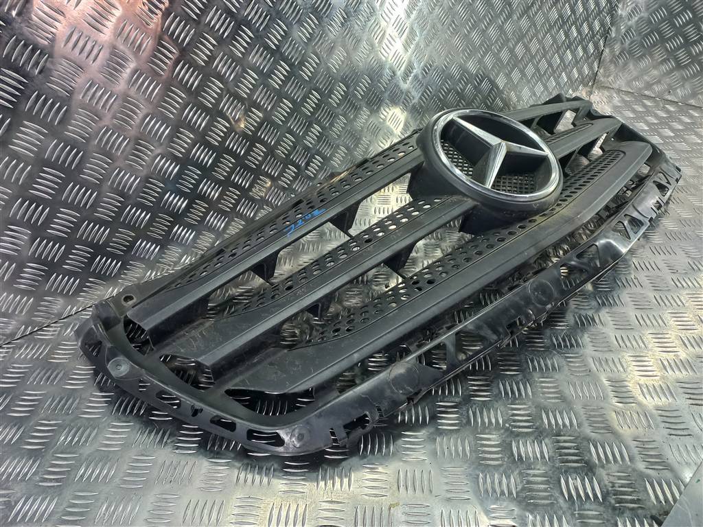 решетка радиатора MERCEDES-BENZ Sprinter  A9068800785, 19950 рублей, Москва