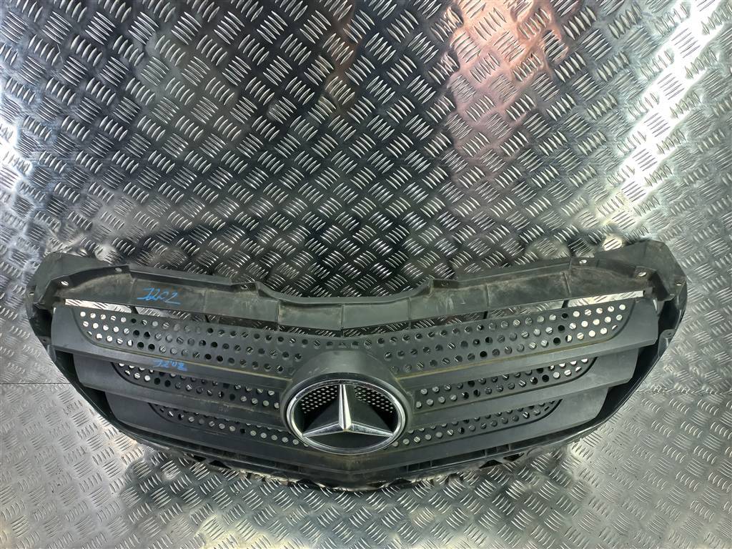 решетка радиатора MERCEDES-BENZ Sprinter  A9068800785, 19950 рублей, Москва