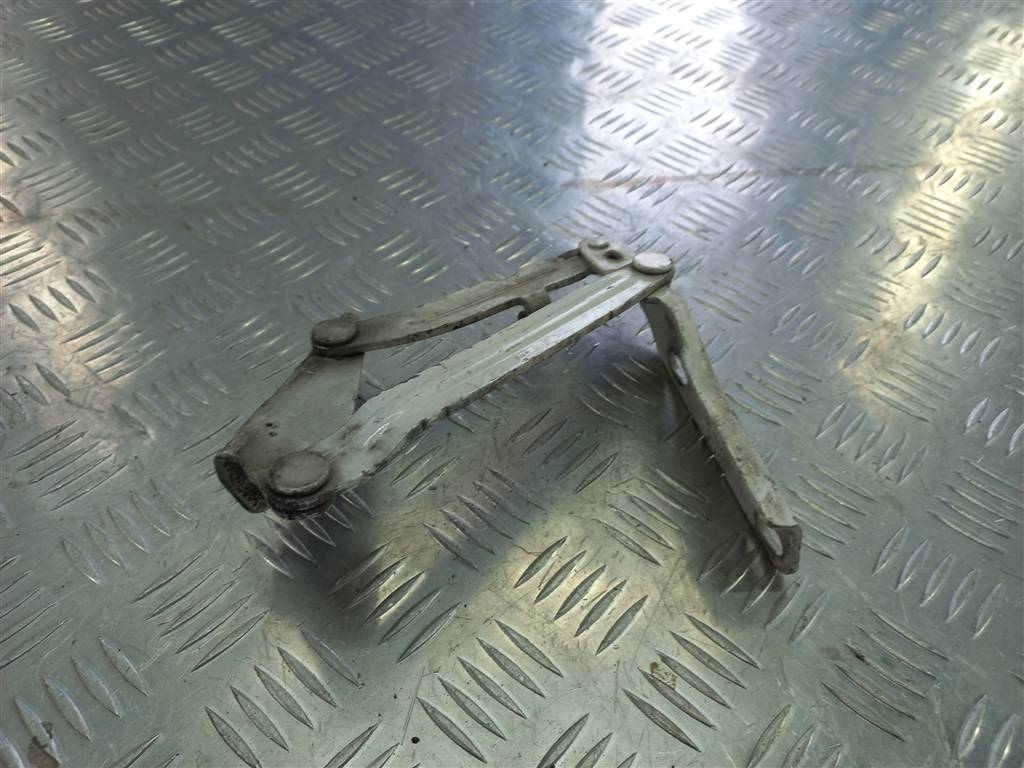 петля капота Volkswagen Crafter  2E0823302, 1550 рублей, Москва