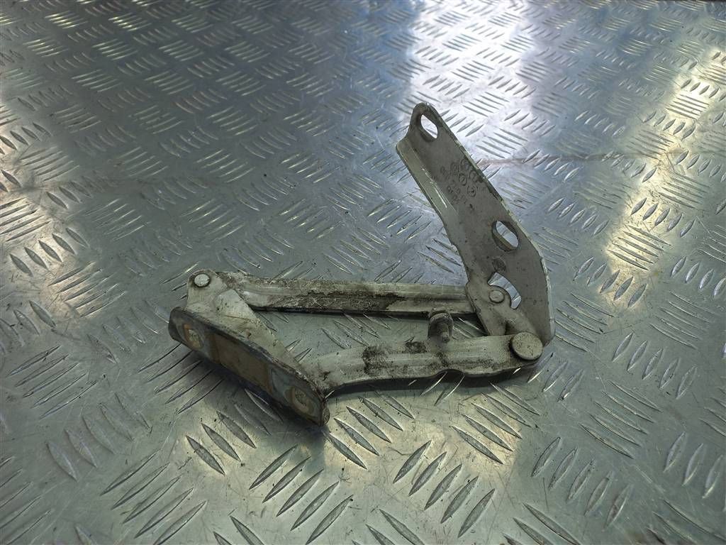 петля капота Volkswagen Crafter  2E0823302, 1550 рублей, Москва