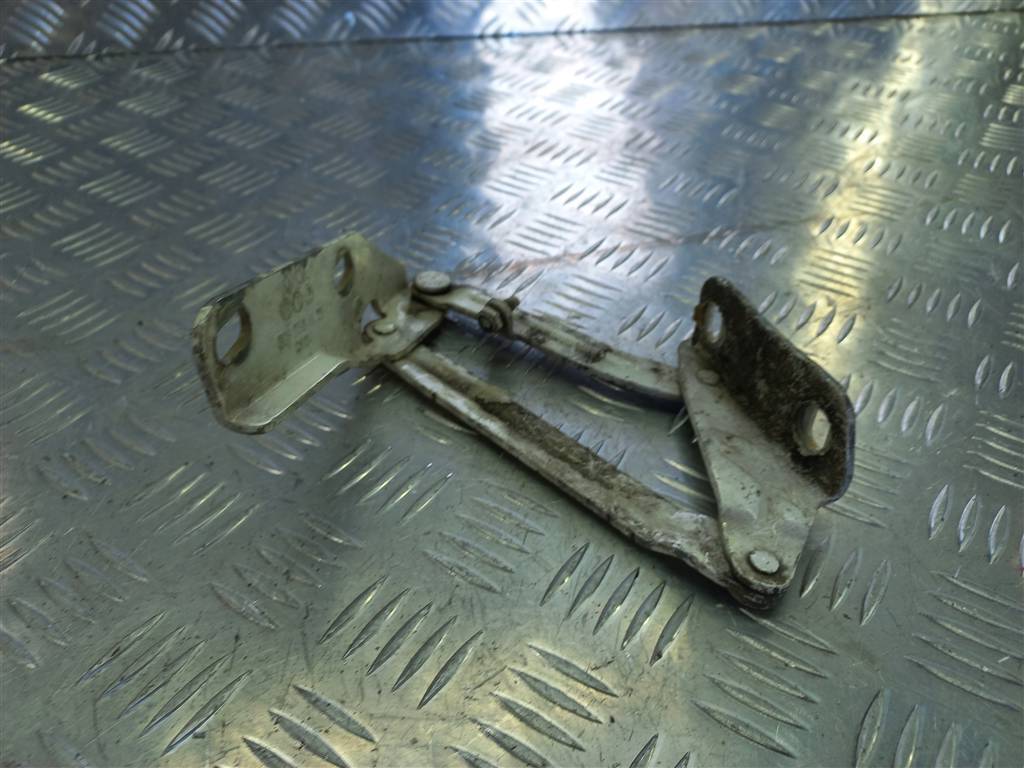 петля капота Volkswagen Crafter  2E0823302, 1550 рублей, Москва