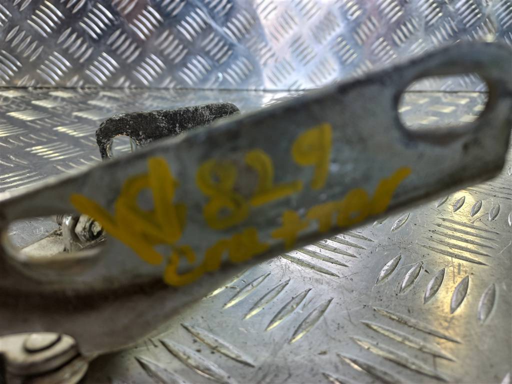 петля капота Volkswagen Crafter  2E0823302, 1550 рублей, Москва