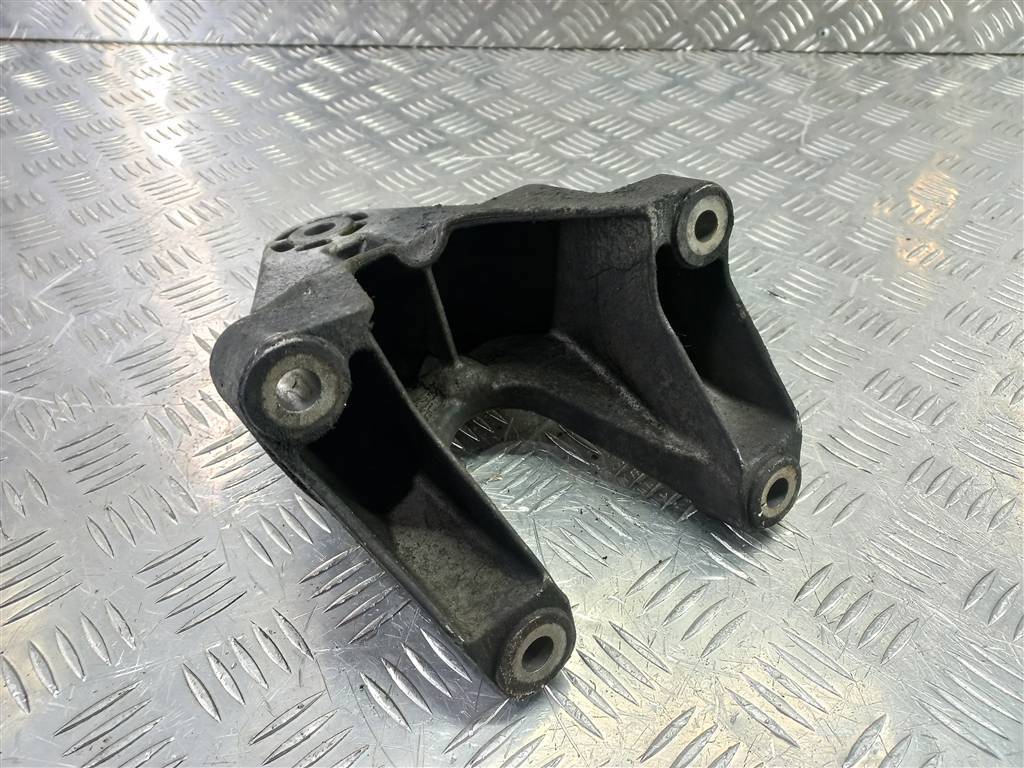 кронштейн двигателя (двс) FORD Transit  1818056, 2700 рублей, Москва