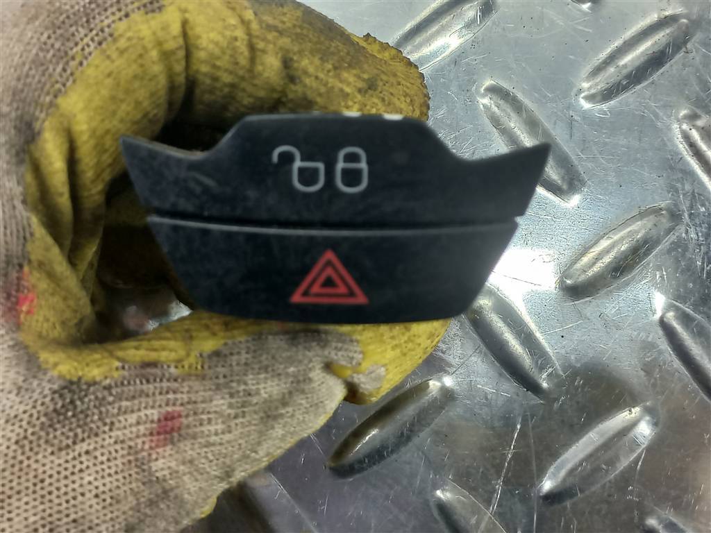 кнопка аварийной сигнализации FORD Tourneo Connect  1690881, 2700 рублей, Москва