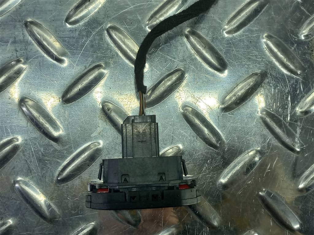 кнопка аварийной сигнализации FORD Tourneo Connect  1690881, 2700 рублей, Москва