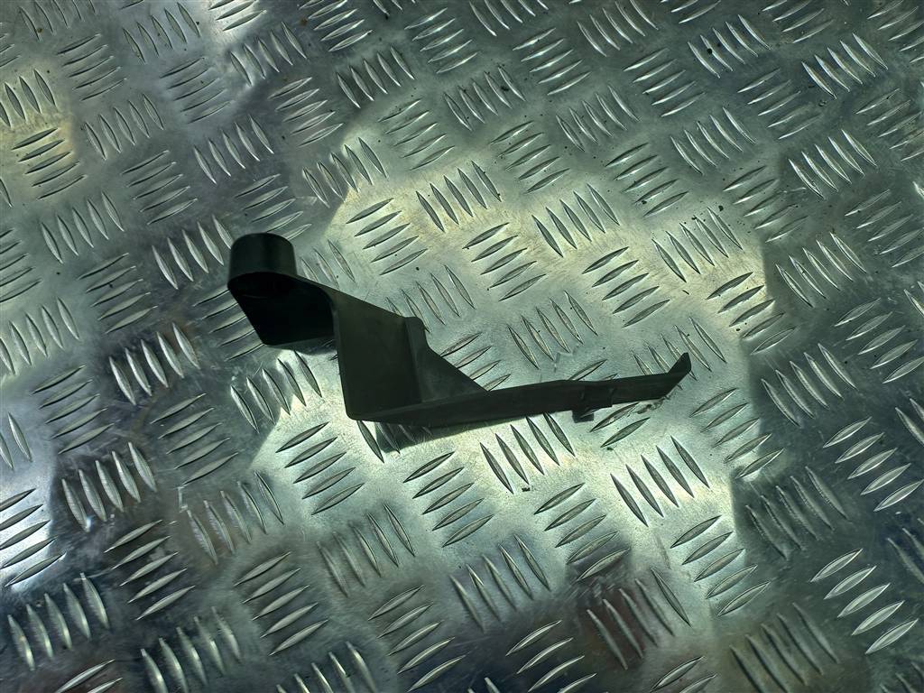 кронштейн радиатора MERCEDES-BENZ Sprinter  A9065051188, 520 рублей, Москва